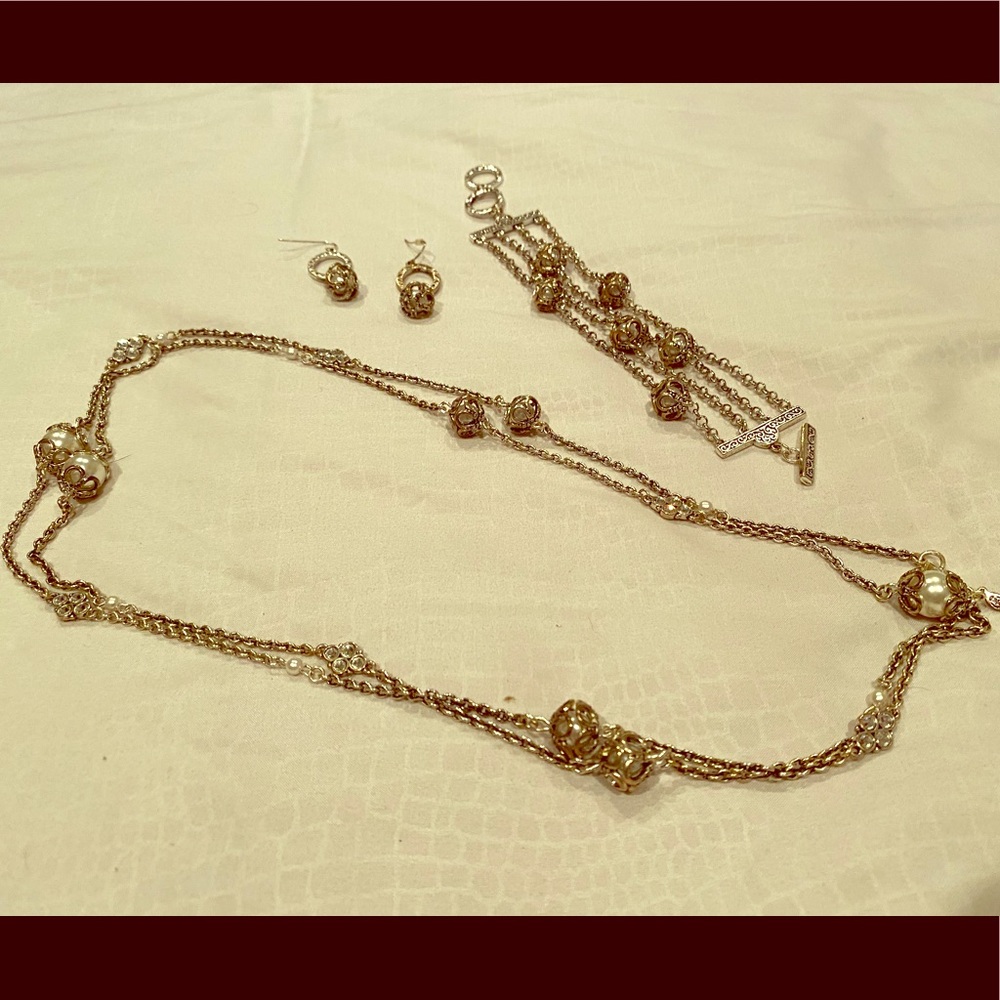 Silver and pearl helpers set